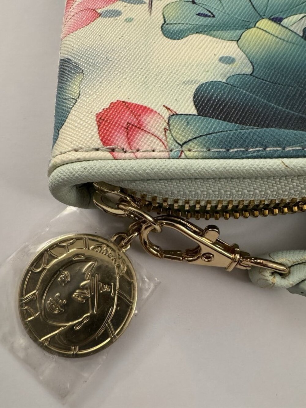 Disney Store Mulan Cri-kee Zipper Wallet Wristlet Clutch Princess Floral EB1 - Picture 2 of 5